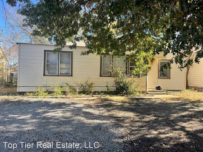 Building Photo - 3 br, 1 bath House - 1001 N Pine St