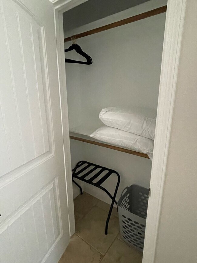 Building Photo - JANUARY 2025 FULLY FURNISHED 3 Bedroom 3 B...
