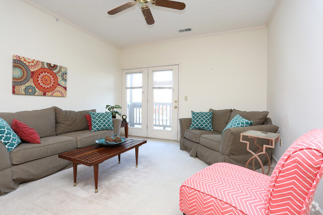 2BR, 2BA - 1,125 SF - Living Room - Georgetown Oaks Apartments