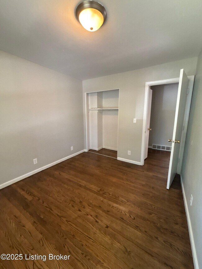 Foto del edificio - 9712 Mary Dell Ln