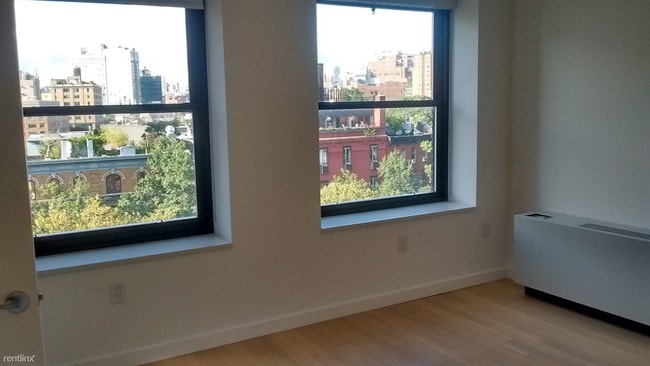 Building Photo - 340 W 11th St