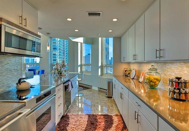 Foto del edificio - 745 N Rush St