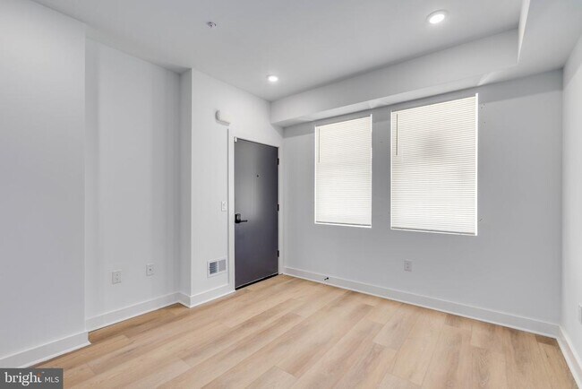 Foto del edificio - 1221 W Lehigh Ave