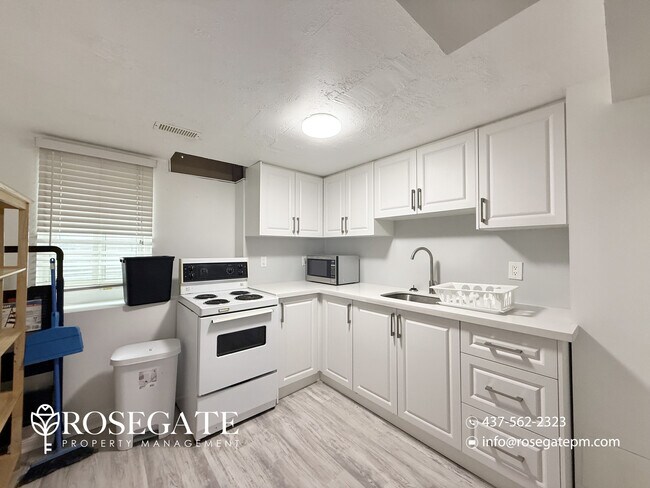Photo du bâtiment - Cozy All-Inclusive Studio Basement Apartment with Central Air – Pickering