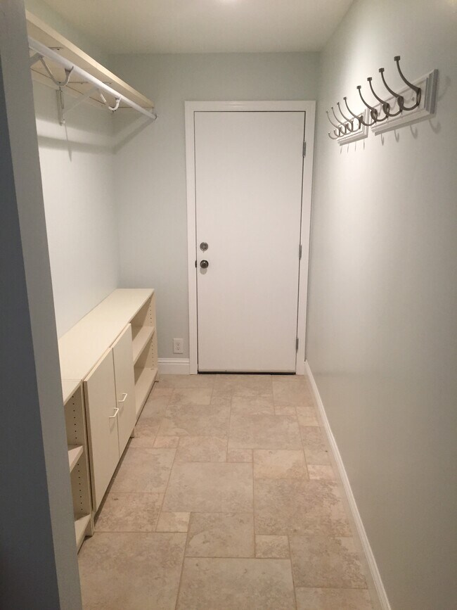 Foto del edificio - 660 Lilac Ln