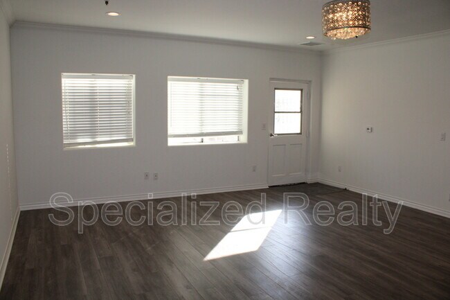 Foto del edificio - 1827 1/2 Hill Dr.,