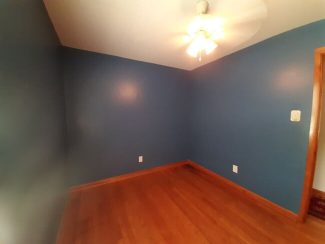 Building Photo - 3 bedroom 2 bath ranch style home
