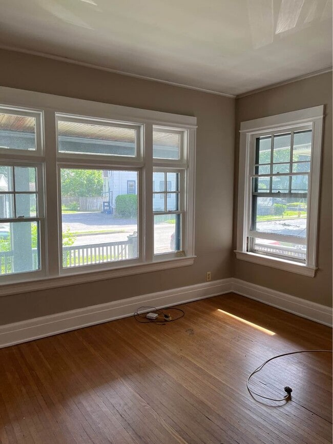 38 Hinsdale St Unit Lower, Rochester, NY 14620 Apartments in