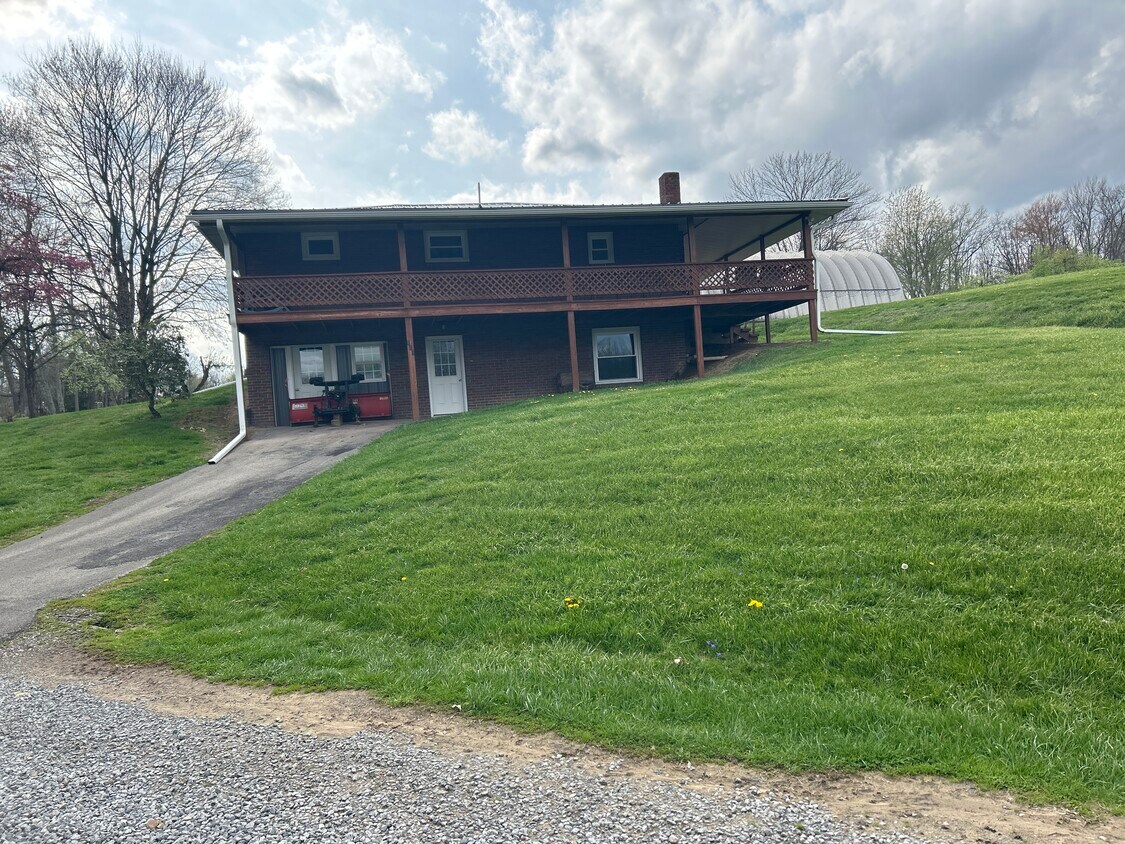 Building Photo - 114 Beachem Ln