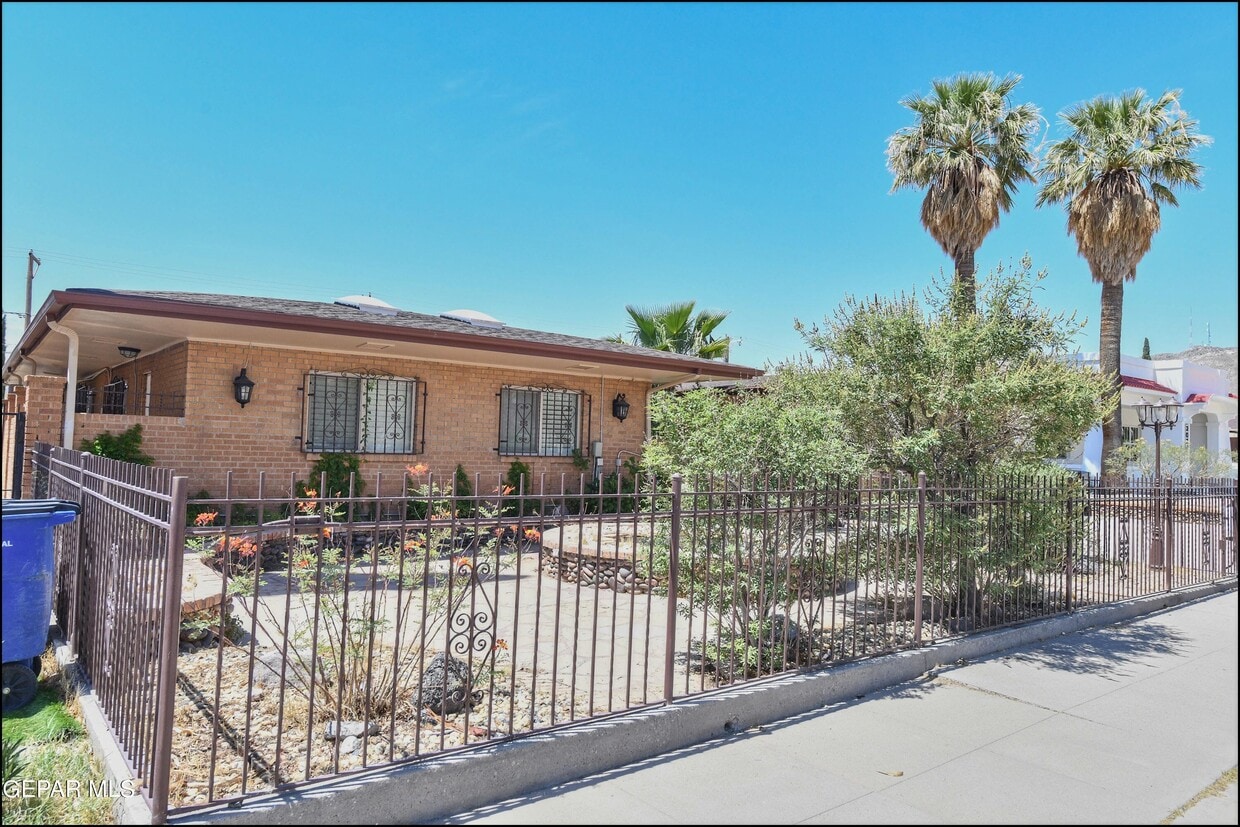 Foto principal - 3030 Aurora Ave