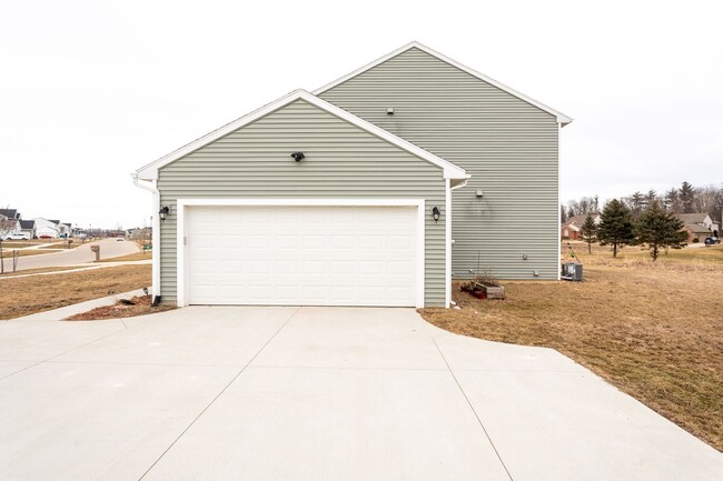 Building Photo - COMING SOON! Spacious 4-Bed Grand Blanc Home with Modern Comfort