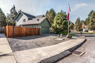 Building Photo - 1789 SE Ironwood Ct