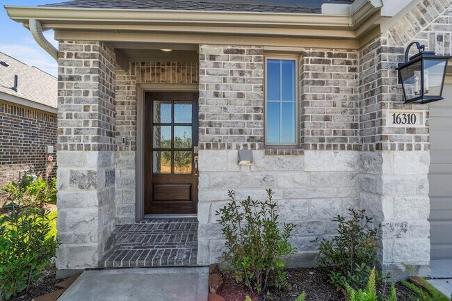 Foto del edificio - 16310 Rock Hollow Bend Ln