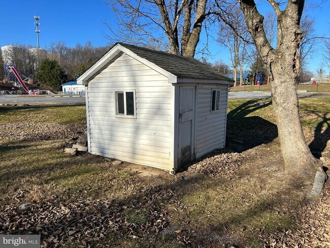 Building Photo - 2266 Henshaw Rd