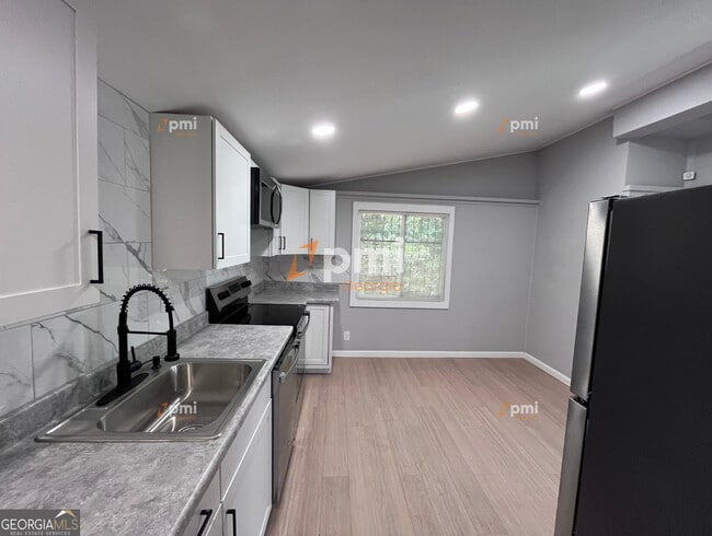 Building Photo - 4043 Lafayette Dr