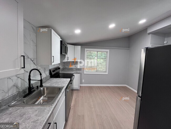 Foto del edificio - 4043 Lafayette Dr