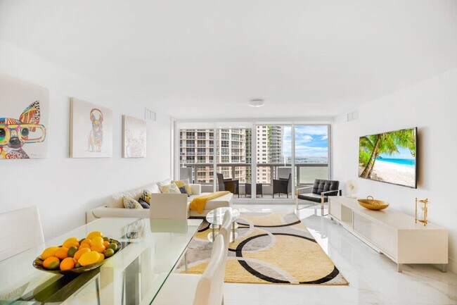 Foto del edificio - 1717 N Bayshore Dr