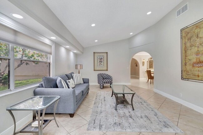 Building Photo - 7883 Villa Nova Dr N