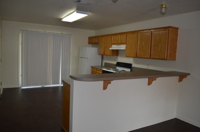 Building Photo - 2208 Wildewood Dr