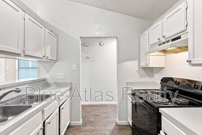 Building Photo - 10324 Whitingham Dr