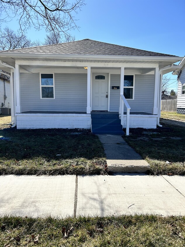 Primary Photo - 915 E North St