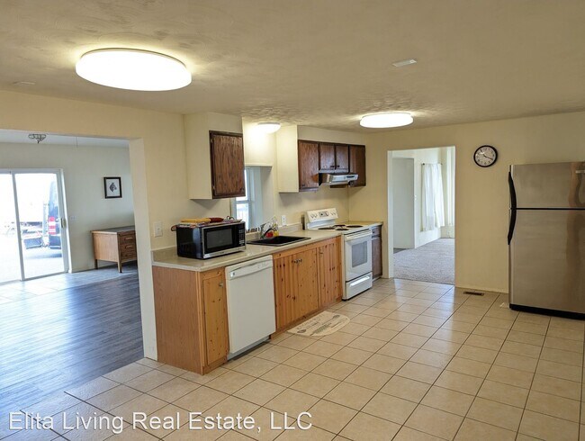 Building Photo - 2 br, 2 bath House - 1079 K.8 NE