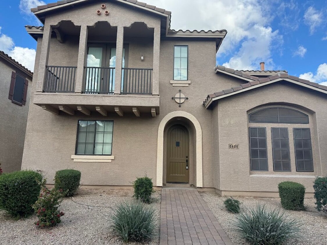 Primary Photo - Gated Phoenix Gem with Community Pool and Spacious Kitchen