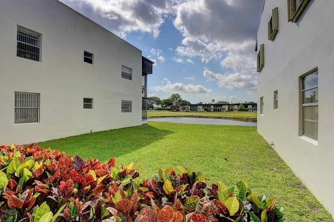 Building Photo - 974 Normandy Trail