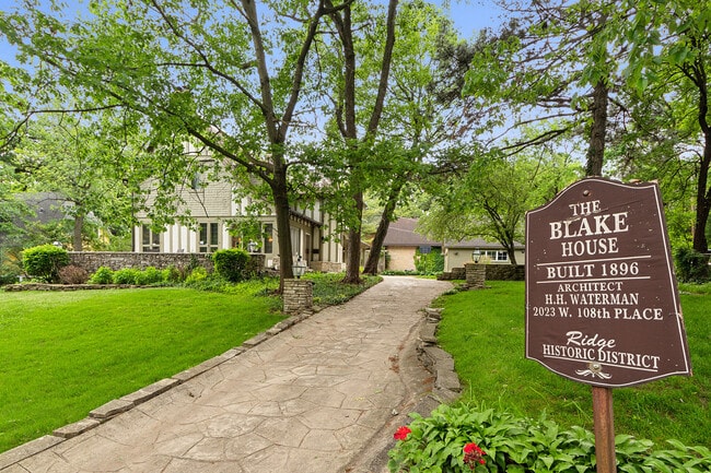 Building Photo - 2023-2027 W 108th Pl