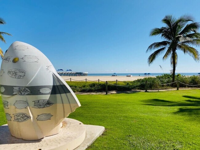 Foto del edificio - 906 N Riverside Dr