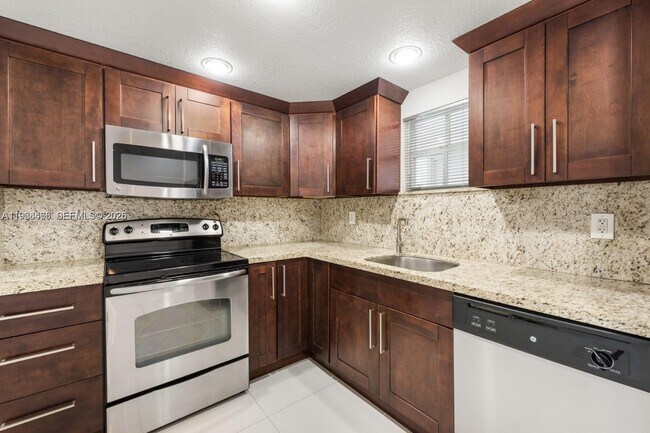 Foto del edificio - 411 SW 37th Ave