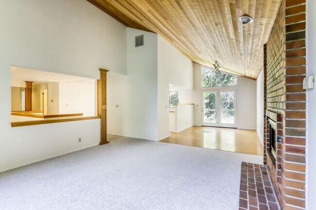Foto del edificio - 3 Bedroom Home on Peaceful Property