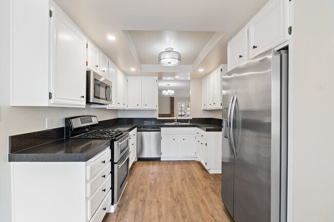 Building Photo - San Diego Desirable Del Cerro - APRIL FREE - 3 bed / 2 bath Attached Home w Garage, Patio, and A/C
