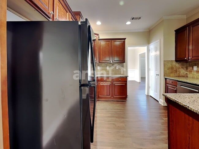 Building Photo - 907 Yancey Ct
