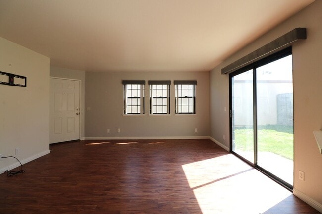 Building Photo - Creekside Nipomo Home