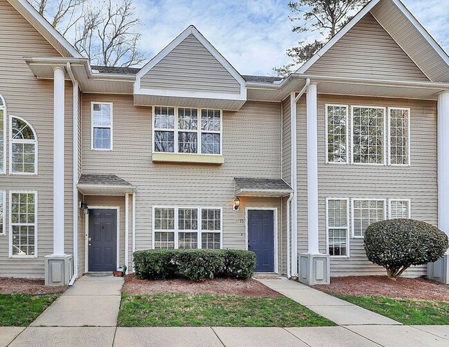 Foto del edificio - Renovated 2BD/2.5BA Townhome in Charlotte!