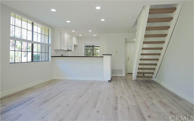 Building Photo - 100 Lakepines