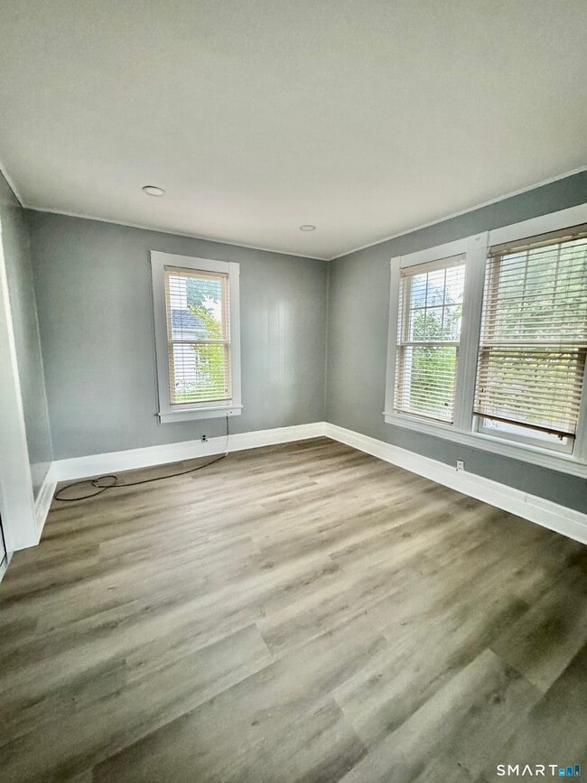 Building Photo - 11 Betts Pl