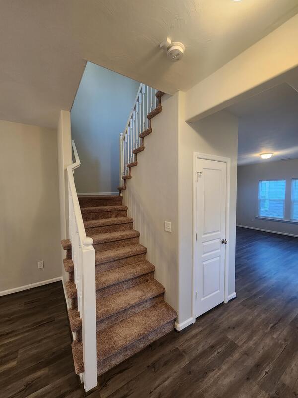 Foto del edificio - 121 Peck Ln