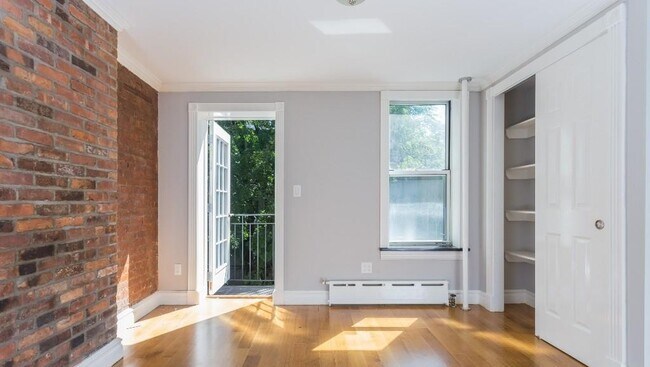 Foto del edificio - 118 E 7th St
