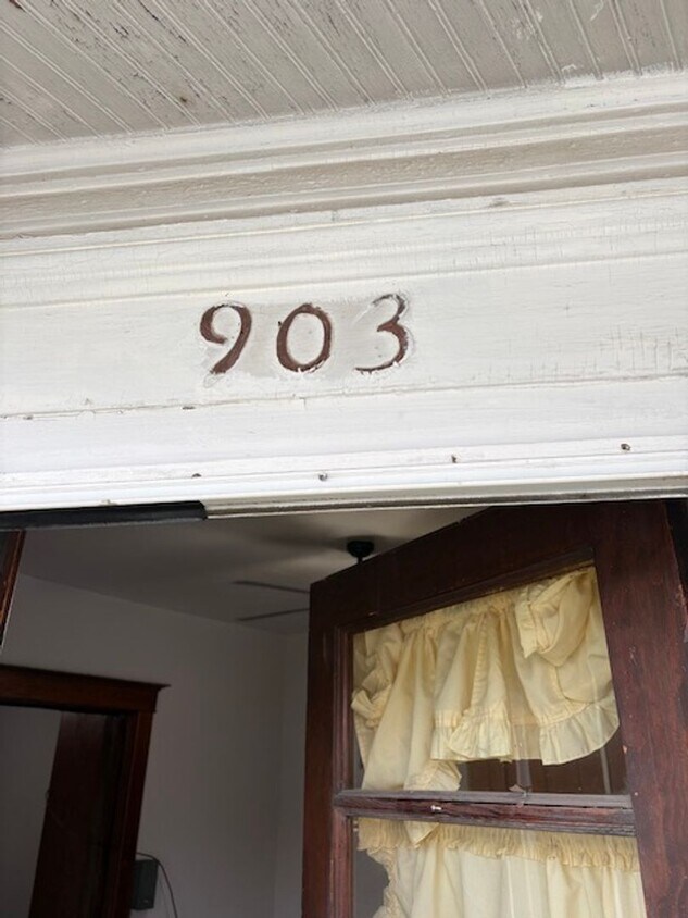 Building Photo - 903 Randolph St
