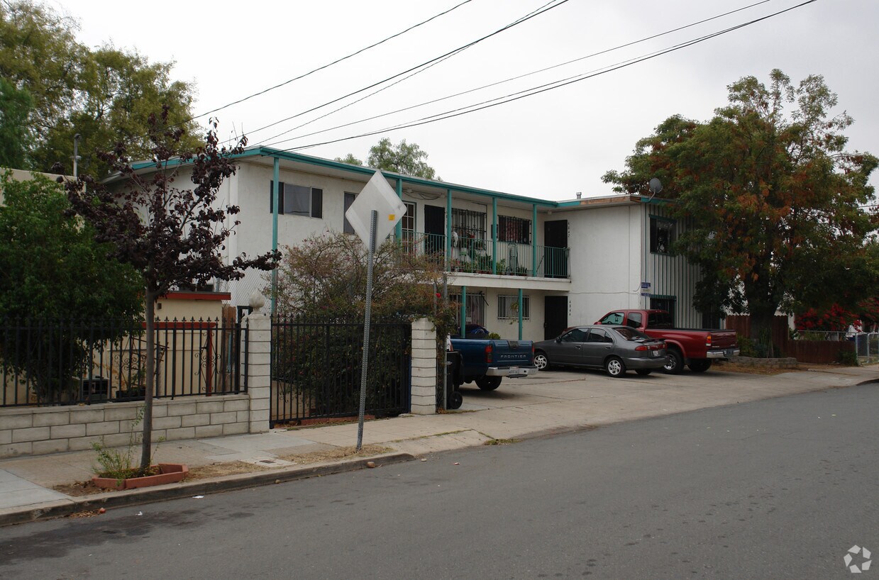 Primary Photo - 4834-4844 Lantana Dr