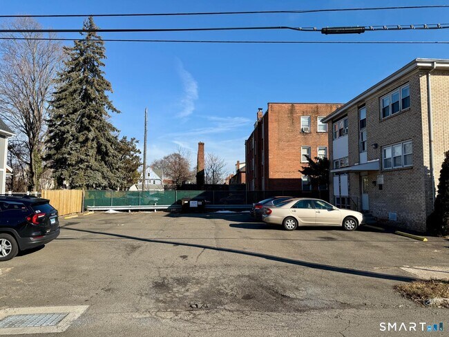 Building Photo - 179 Elm St