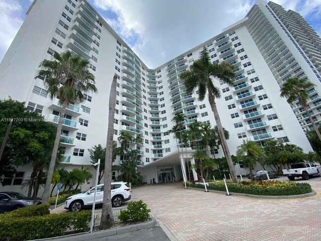 Building Photo - 3001 S Ocean Dr