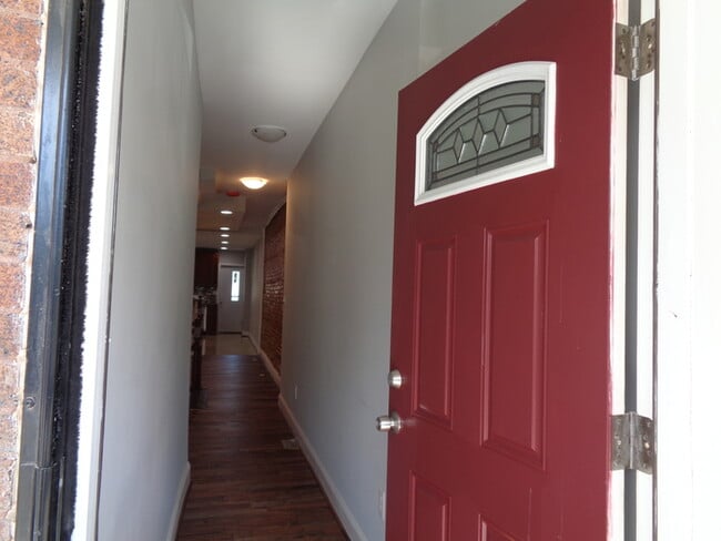 Building Photo - Newly Renovated Home!