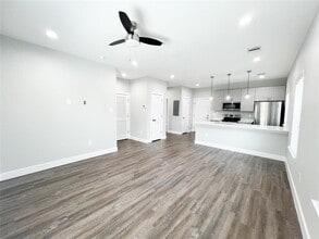 Building Photo - 144 W 5th St