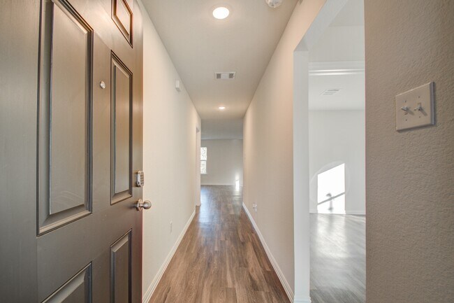 Foto del edificio - 6202 N Wayside Dr