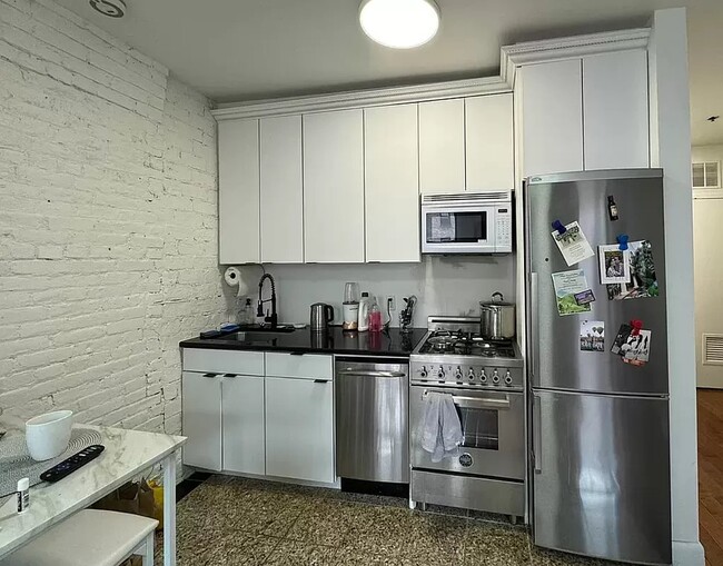 Foto del edificio - 661 Washington Street