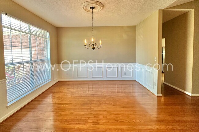 Foto del edificio - 4534 Parkwood Ln E
