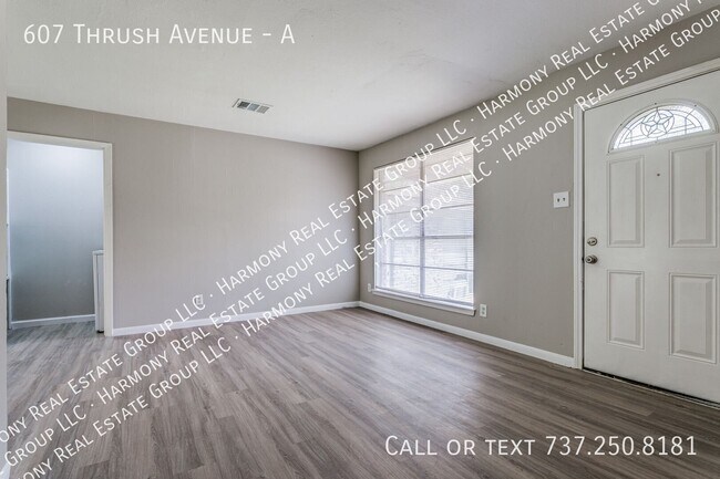 Foto del edificio - 607 Thrush Ave
